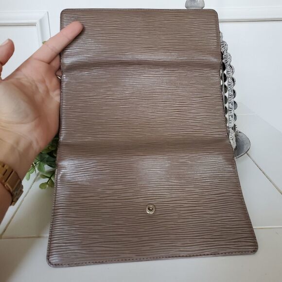 Louis Vuitton Gray Epi International Wallet - Picture 5 of 16